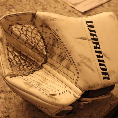 Warrior G4 Full Right Glove
