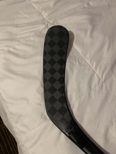 New Right Handed Vapor FlyLite 77 Flex Hockey Stick