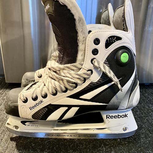 Used Reebok 11k PUMPD&R (Regular) Pro Stock Size 9 Hockey Skates
