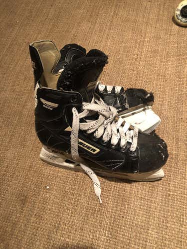 Senior Used Bauer Hockey Skates D&R (Regular) Size 8