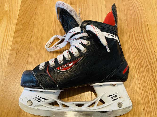 Size 2.5 (US Shoe 4) Junior Used CCM RBZ 80 Hockey Skates with Speedblade holder & Easy Tie lacing