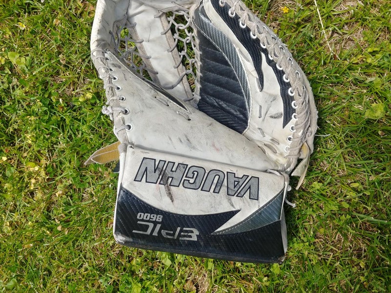 Used White Senior Vaughn Epic 8600 Regular Hand Glove