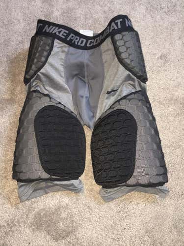 Used Large Nike nike pro combat
