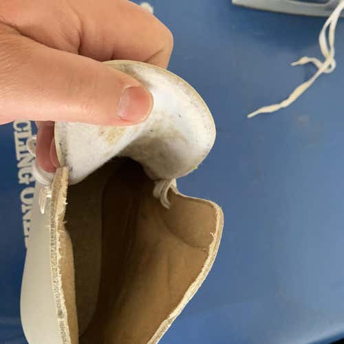 White Used Jackson Size 9 Figure Skates