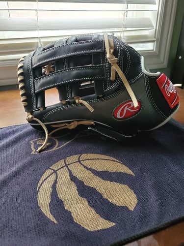 Heart of the Hide Hyper Shell 12.75 in Outfield Glove