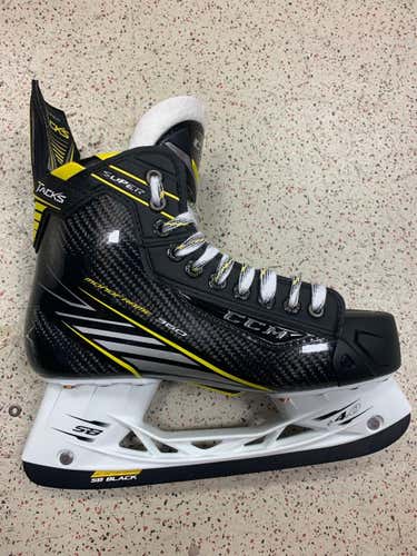 Senior New CCM Super Tacks Hockey Skates D&R (Regular) Size 7