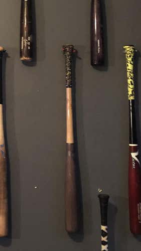 Used Victus 33" Bat