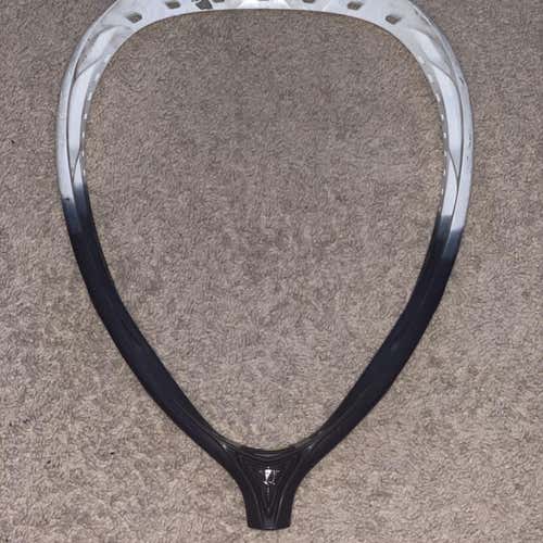 Unstrung Nemi 3 w/ Black To White Fade