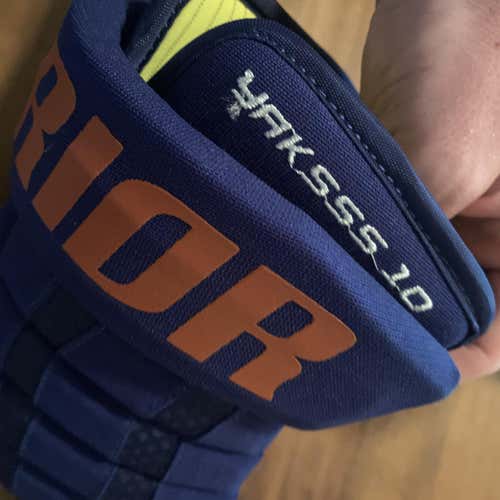 Warrior AX1 pro 14" Gloves Combo For Soupy