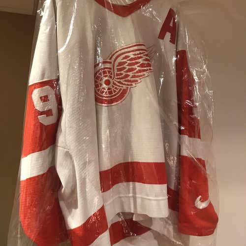 VINTAGE 90's Nike Sergei Fedorov Detroit Red Wings Home Jersey - Made in Canada