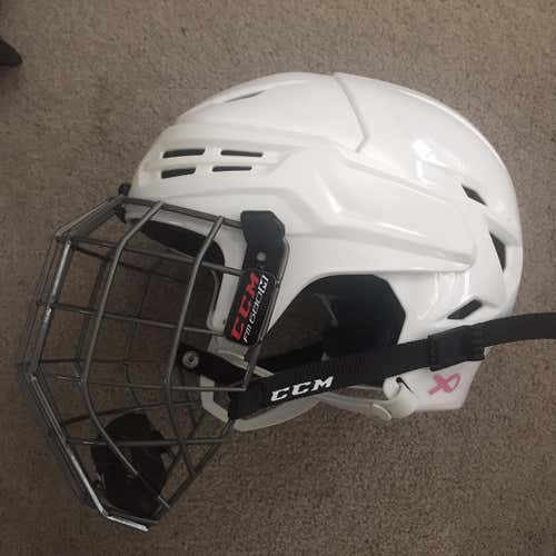 Bauer Re-Akt 95 White Helmet Medium CCM FM680