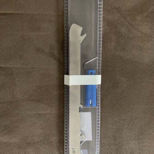 New Goalie Bauer Vertexx LS 3G+ Size 3 / 230