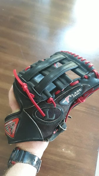 Used Louisville Slugger Right Handed Pro Flare Baseball Glove 11.75"