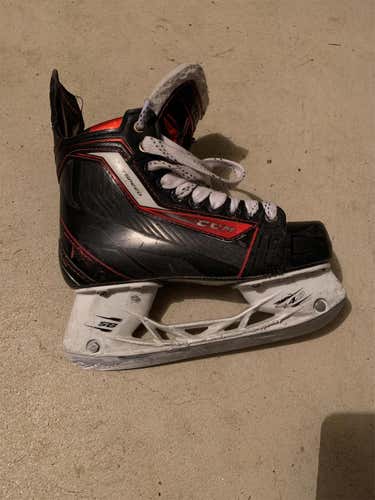 Used CCM D&R (Regular) Size 4 Hockey Skates