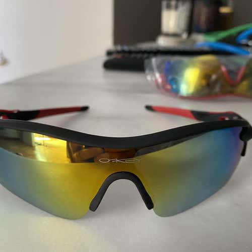 AAA Replica Red Unisex  Oakley Radarlock Sunglasses
