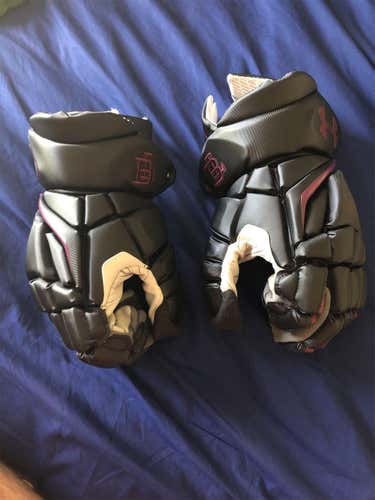 Boys’ Latin Varsity Team Issued Engage 2 Goalie Gloves