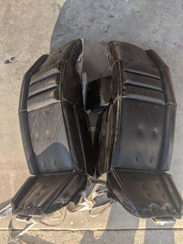 34" +1 Bauer Vapor x40 Goalie Leg Pads