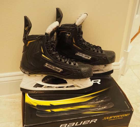 Junior Used Bauer Supreme 2S Pro Hockey Skates Size 5.5 D - Include 4 sets of LS5 Carbon Edge Steel