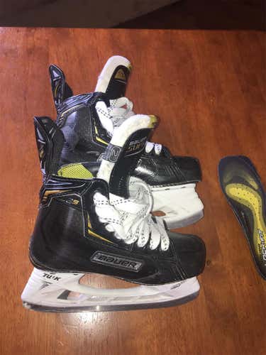 Used Bauer Supreme 2S D&R (Regular) Size 2 Hockey Skates