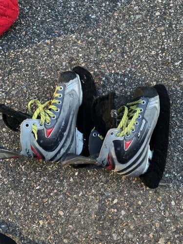 Used Bauer Vapor Size 3 Hockey Skates