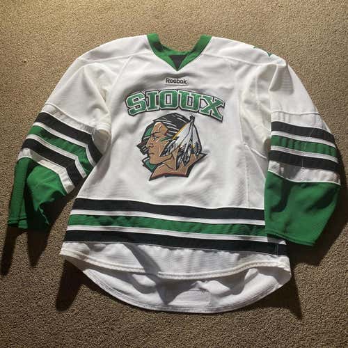 UND Fighting Sioux Jersey