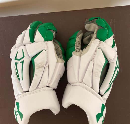 Green And White Notre Dame Under Armour Gloves