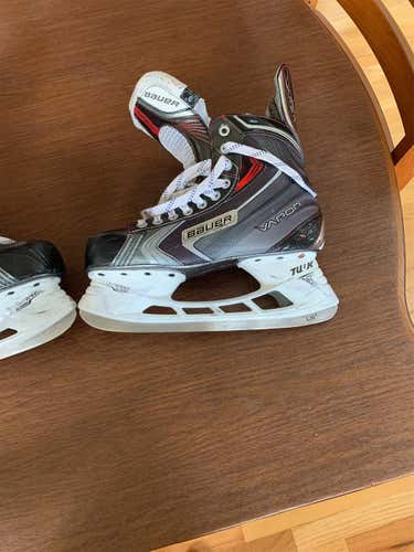Used Bauer Vapor X90 D&R (Regular)  Size 9 Hockey Skates