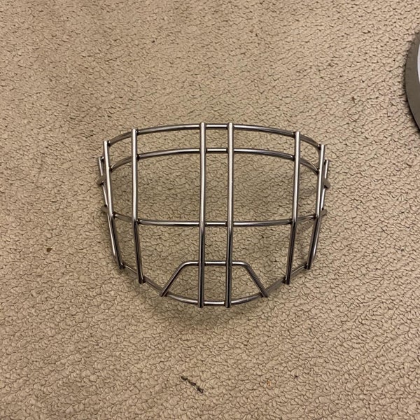 Used Bauer 960 Goalie Mask