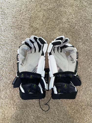 White New Player Epoch Integra 14" Lacrosse Gloves