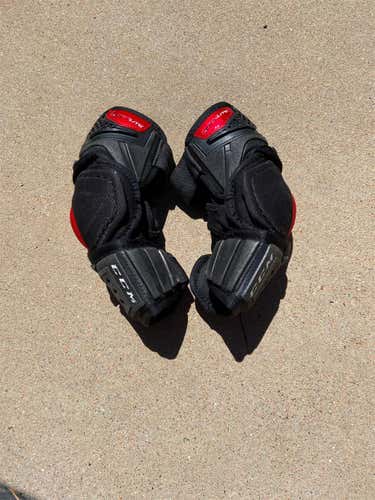 Used Small CCM QuickLite QLT 290  Elbow Pads