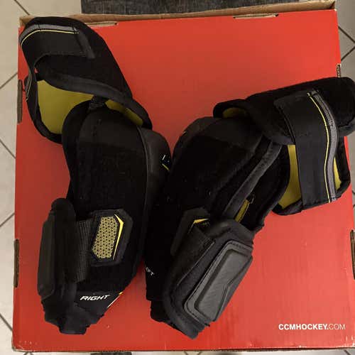 Used Large CCM tacks 6052  Elbow Pads