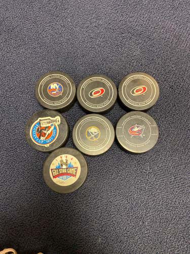 NHL official game Pucks