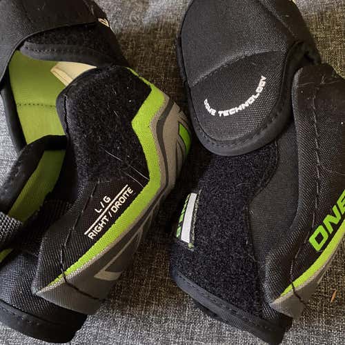 Used Large Bauer One.6  Elbow Pads