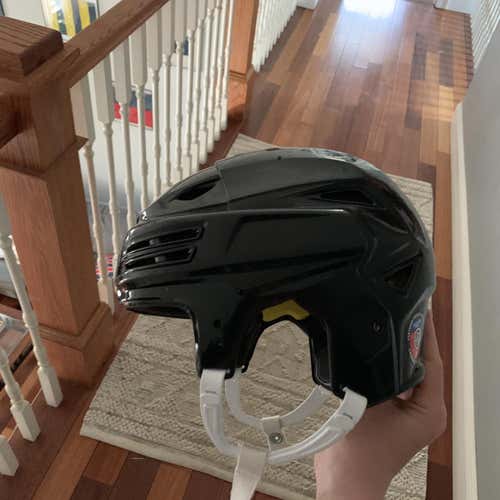 Black Lightly Used Medium Bauer Re-Akt 200 Helmet good Condition