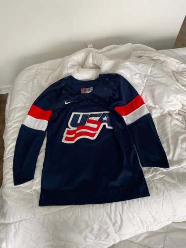 Team USA Practice Jersey Size Small *only worn once casually*