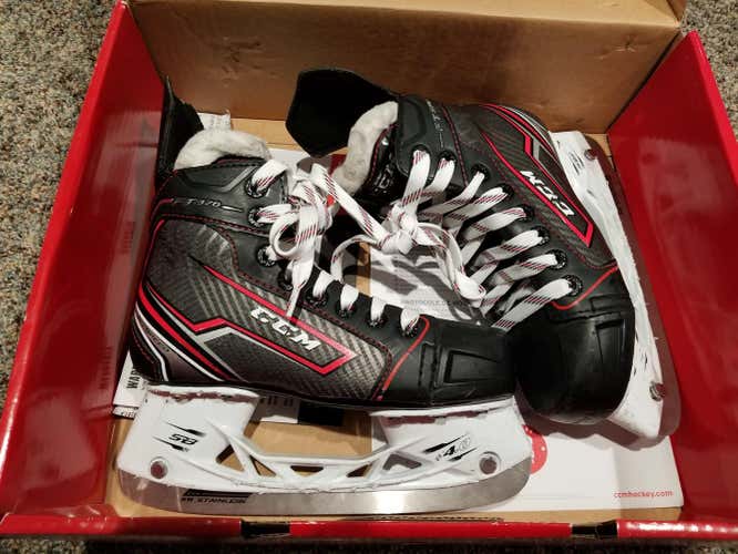 CCM JetSpeed FT370 Hockey Skates Junior size 1 + Bauer Supreme 190 shoulder pads