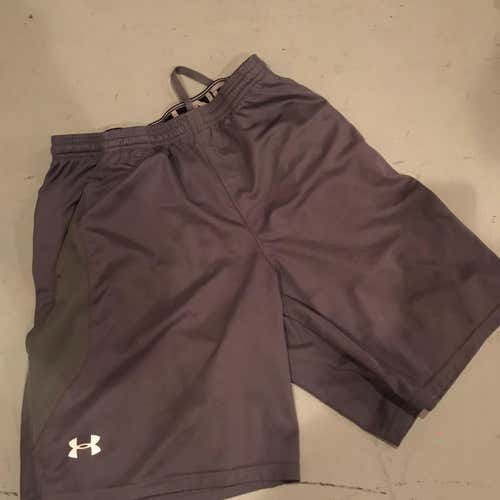 Men's Medium Under Armour Training Shorts
