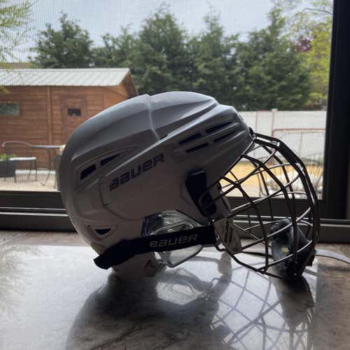 White Used Small Bauer Re-Akt 100  Helmet