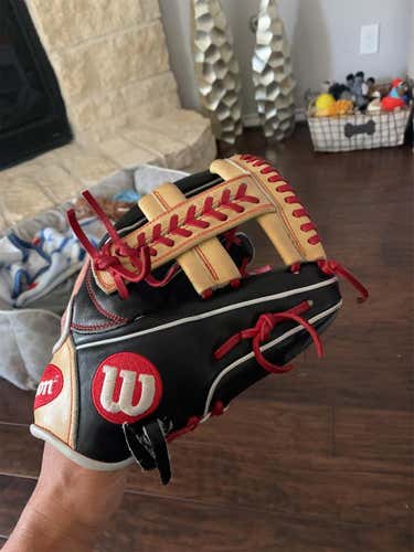 Wilson A2000 11.75" Baseball Glove