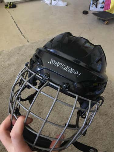 Great Condition Bauer Re-Akt 95  Helmet