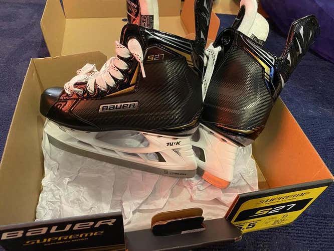 Junior New Bauer Supreme S27 Hockey Skates Size 5.5