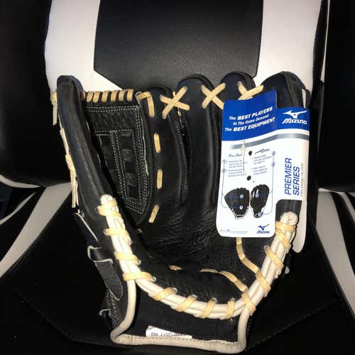 Black New Right Handed Mizuno 12.5" Baseball Glove