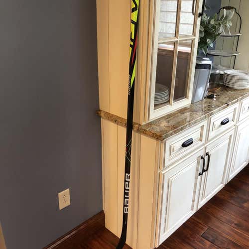 Used Right Handed Vapor X2.7 Toe  Hockey Stick