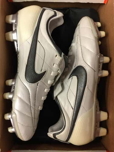 White Unisex Molded Cleats Nike AIR LEGEND FG Cleats