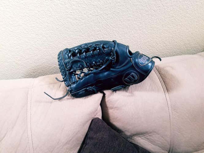 Black Used High School/College Wilson Left Handed Outfield A1k Baseball Glove 12.25"