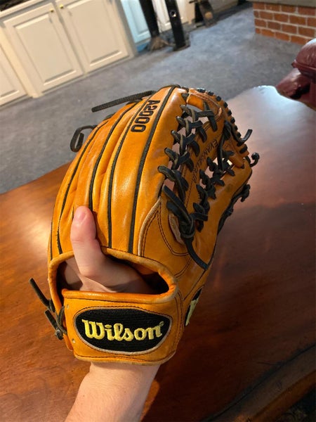 Brown Used Outfield A2000KP52 12.5" Baseball Glove