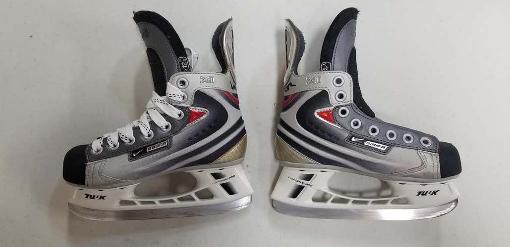 Youth New Bauer Vapor XII Hockey Skates Size 12.5