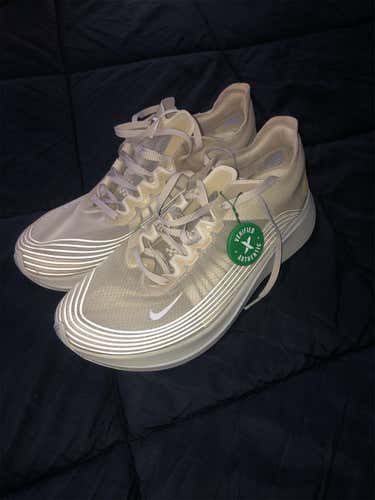 Adult 11 (Women's 12) Nike