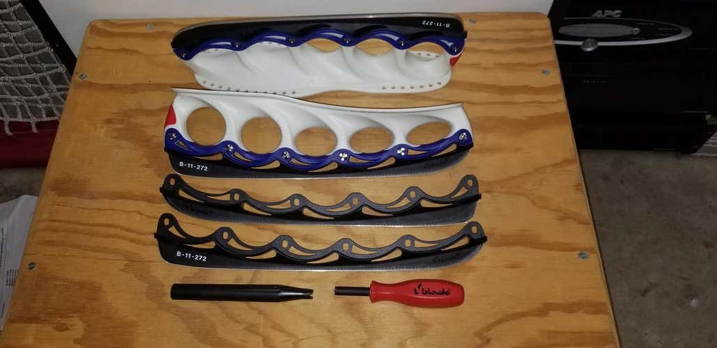 NEW T-BLADE ICE HOCKEY SKATE HOLDERS W/ REPLACEMENT BLADES SIZE 272