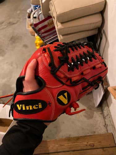 Red Used Pitcher's Vn75-L 12" Baseball Glove